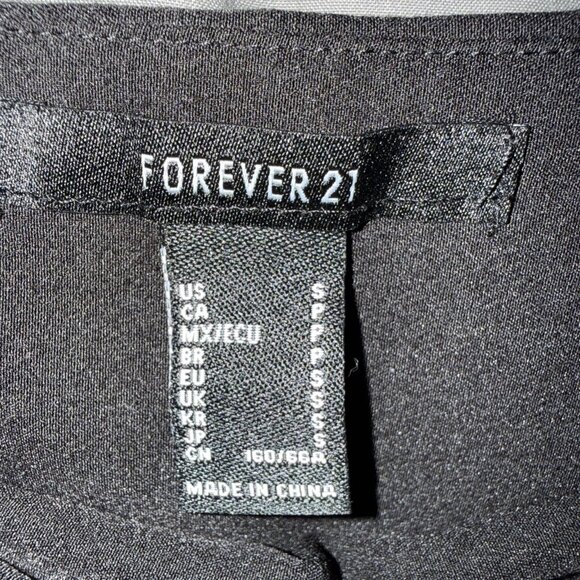 Forever 21 Black Skater Mini Skirt Womens Size SMALL Pleated Flared Solid - Picture 2 of 11